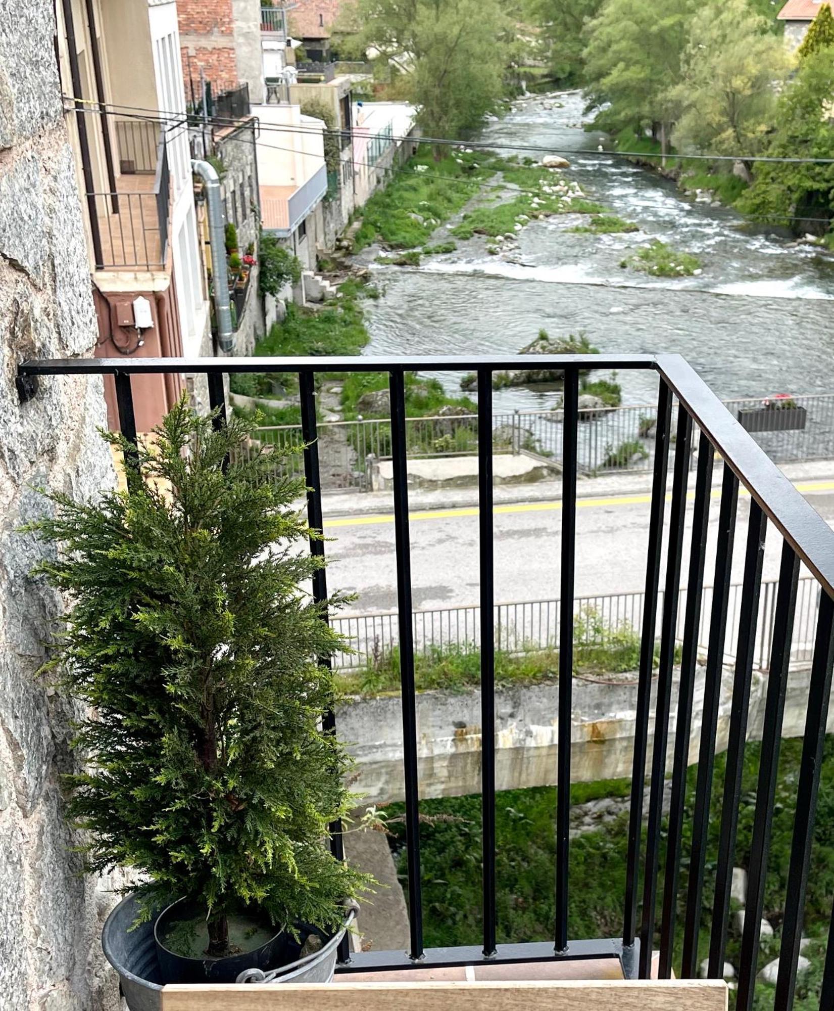 Apartamento Colgante Al Rio Con Vistas Al Puente Camprodon Luaran gambar